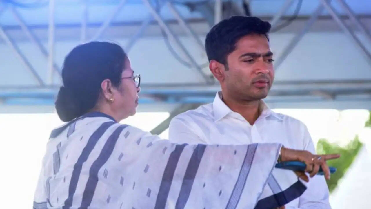 पश्चिम बंगाल में तृणमूल कांग्रेस के भीतर उठे विवाद के बाद राजनीतिक हलचल