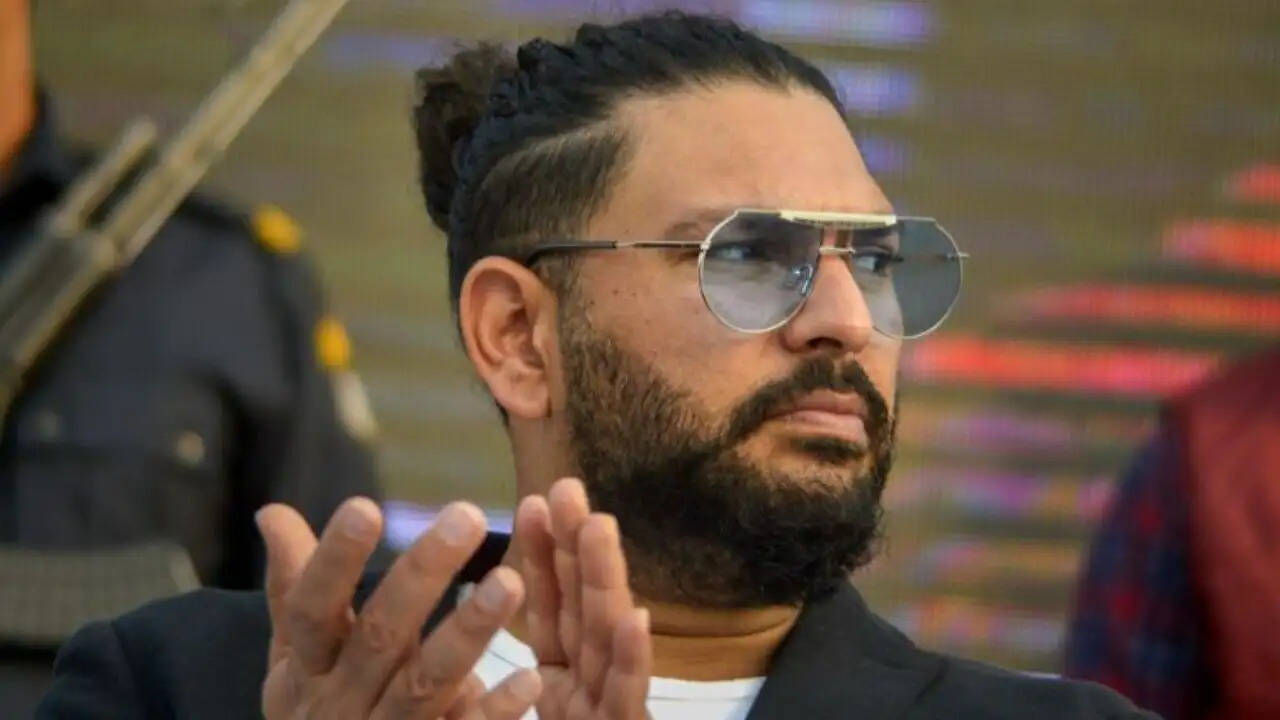 युवराज सिंह ने पिता की विवादास्पद टिप्पणियों के लिए कपिल देव और धोनी से मांगी माफी