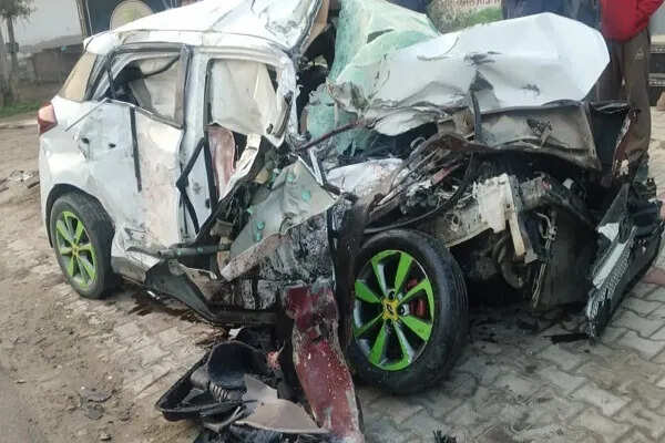 हिमाचल प्रदेश के चार लोगों की होशियारपुर में सड़क दुर्घटना में मौत