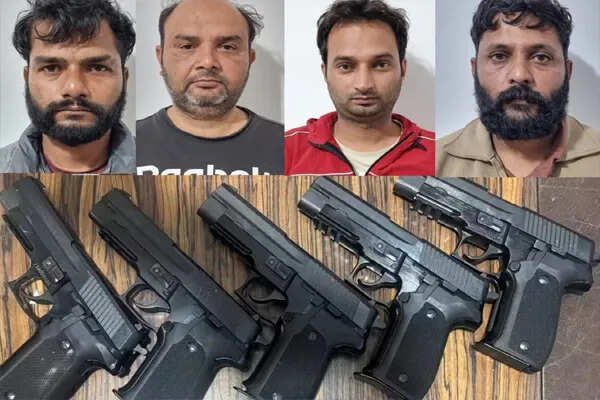 दिल्ली में आतंकवादी साजिश का भंडाफोड़, चार हथियार तस्कर गिरफ्तार