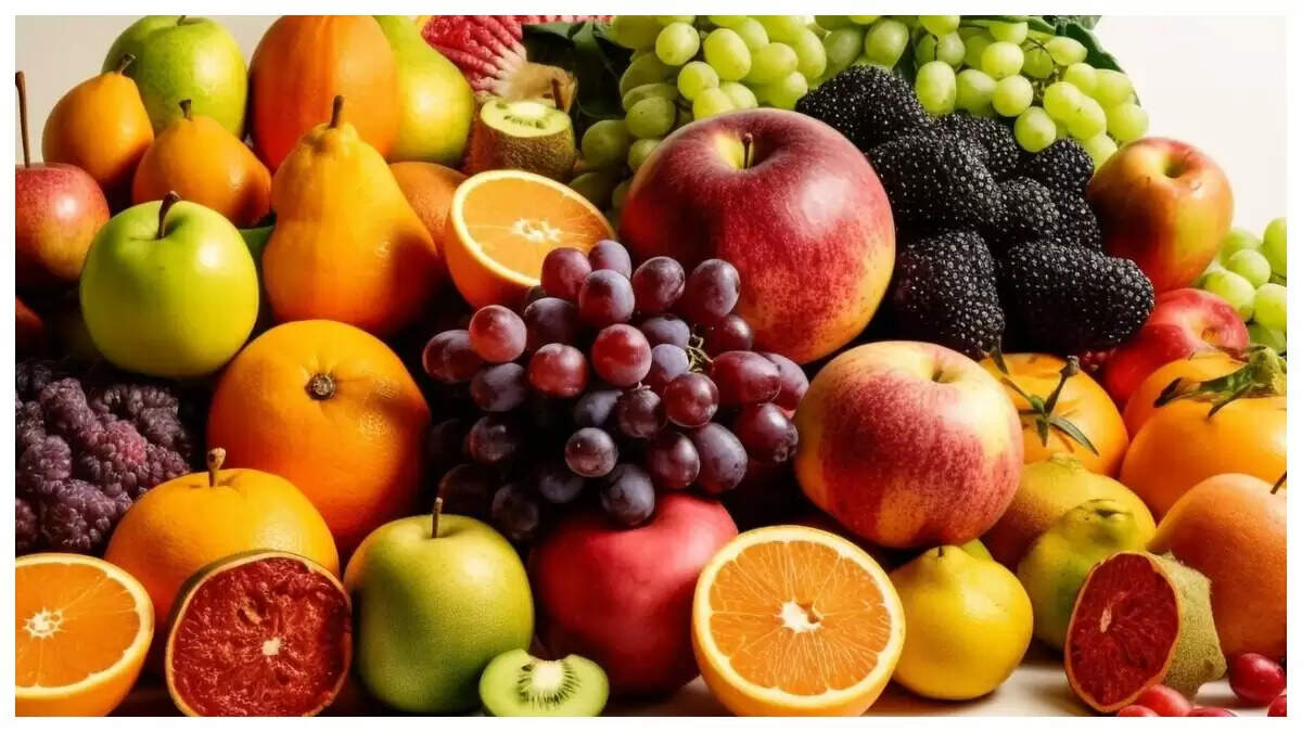 गर्मियों में डिहाइड्रेशन से बचने के लिए फलों का सेवन करें