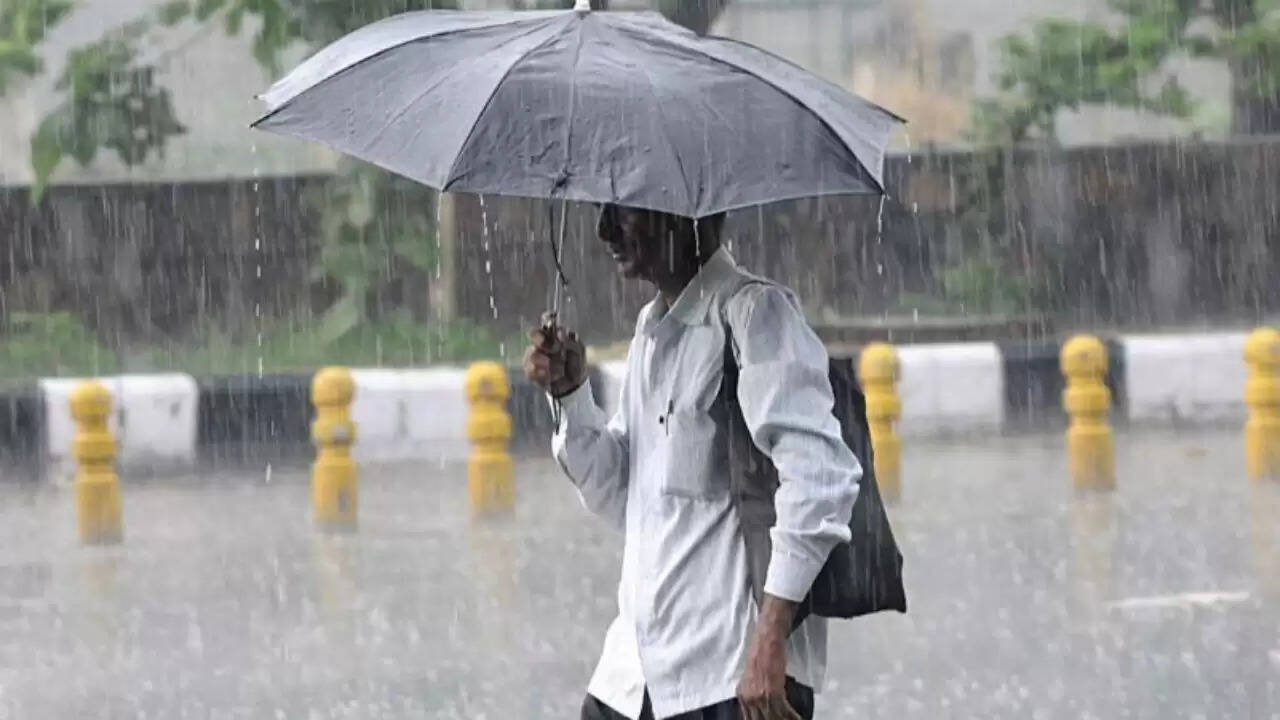 दिल्ली-एनसीआर में मौसम में बदलाव, असम में बाढ़ की स्थिति गंभीर