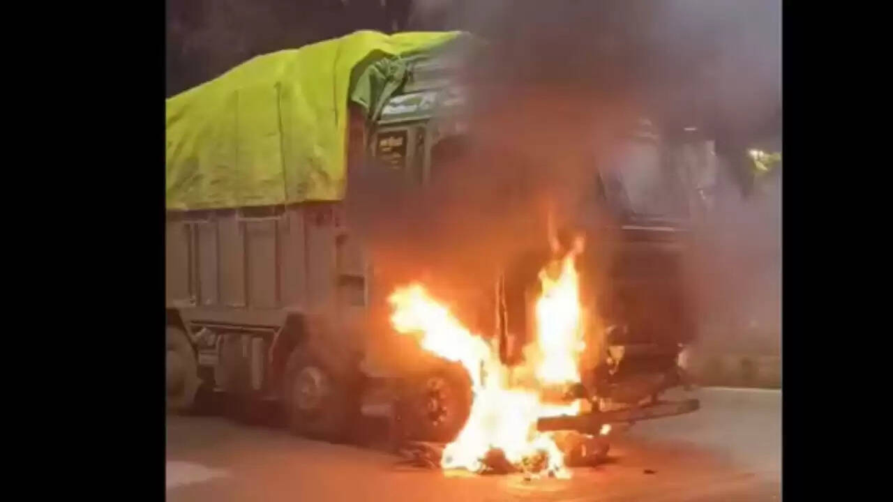 इंदौर में ट्रक हादसे ने मचाई तबाही: दो की मौत, कई घायल