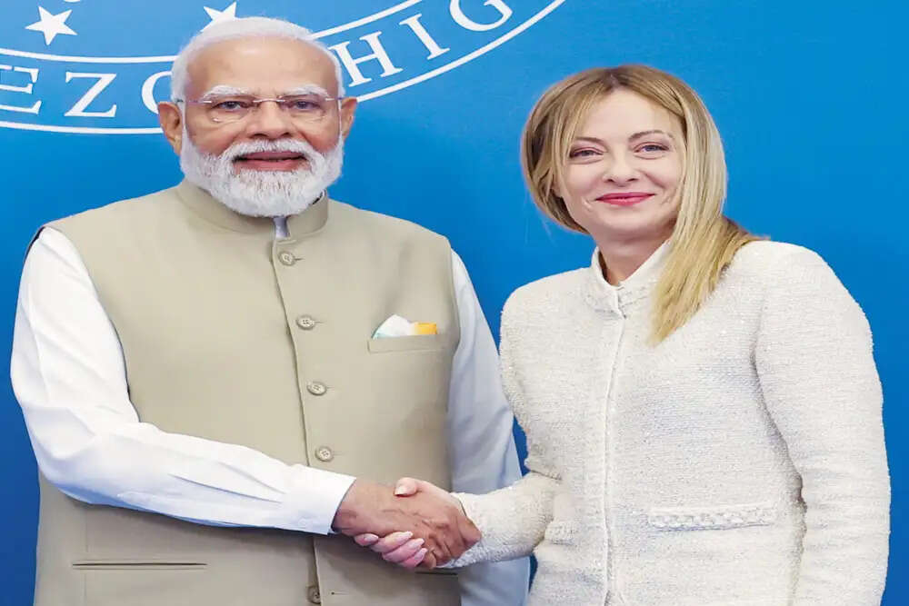 प्रधानमंत्री मोदी ने इटली में जॉर्जिया मेलोनी को भेंट की टॉफी