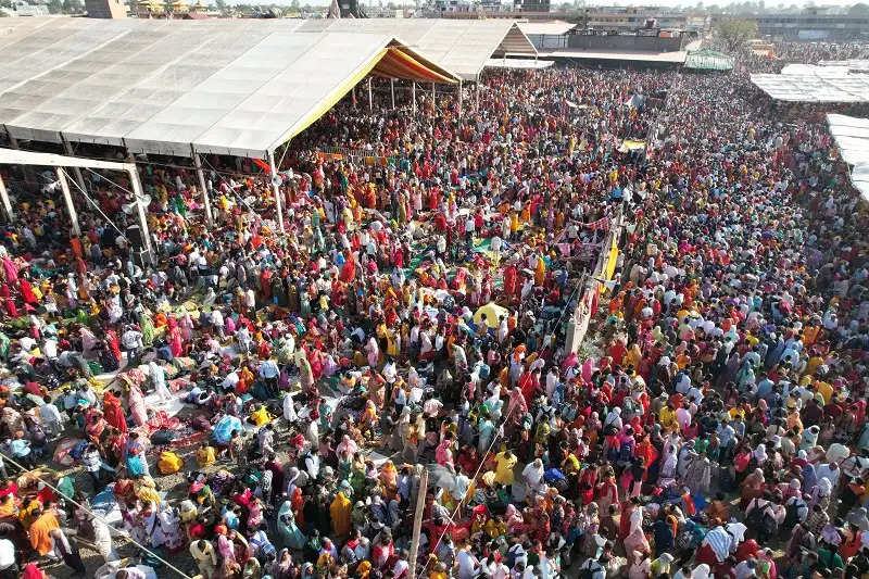 कुबेरेश्वर धाम में उमड़ा आस्था का सैलाब, लाखों श्रद्धालुओं को 200 क्विंटल प्रसादी का वितरण किया गया