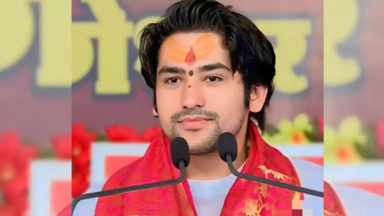 धीरेंद्र शास्त्री को विदेशों से चंदा लेने की मिली अनुमति