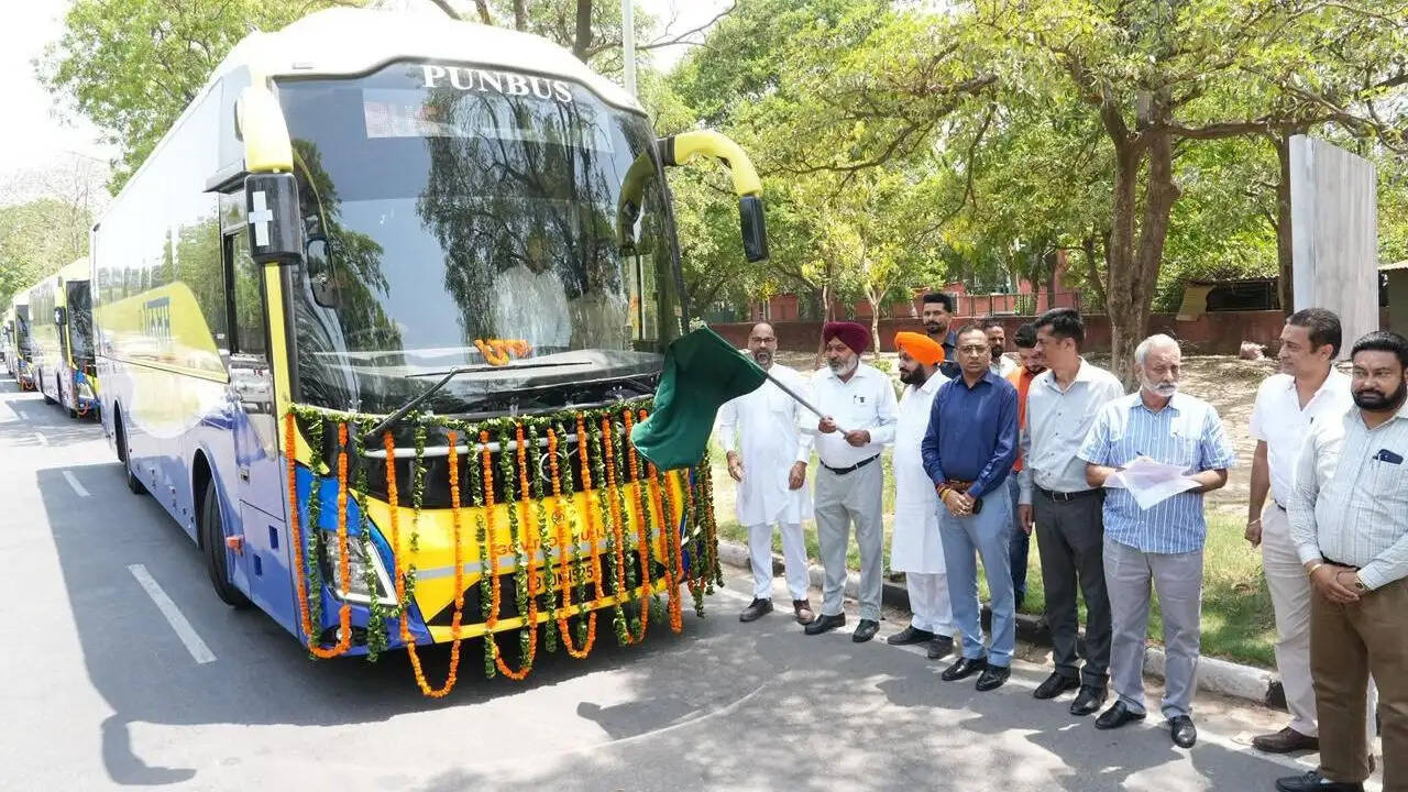 पंजाब में नई बस सेवा: हरपाल सिंह चीमा ने शुरू की सुपर इंटीग्रल वोल्वो कोच