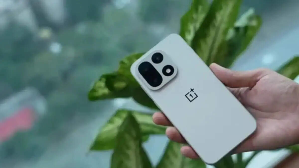 OnePlus 16: गेमिंग और AI के लिए 9,000mAh बैटरी के साथ आ रहा है नया स्मार्टफोन