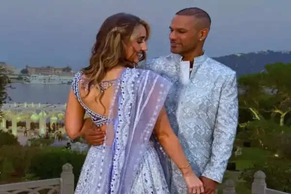 शिखर धवन ने गर्लफ्रेंड सोफी शाइन से की सगाई, शादी की संभावनाएं फरवरी में