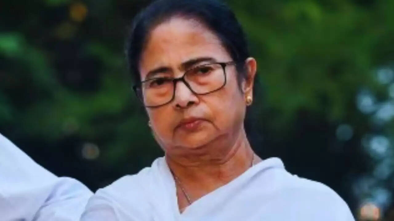 पश्चिम बंगाल में छात्रा के साथ सामूहिक बलात्कार: मुख्यमंत्री ममता बनर्जी का विवादास्पद बयान