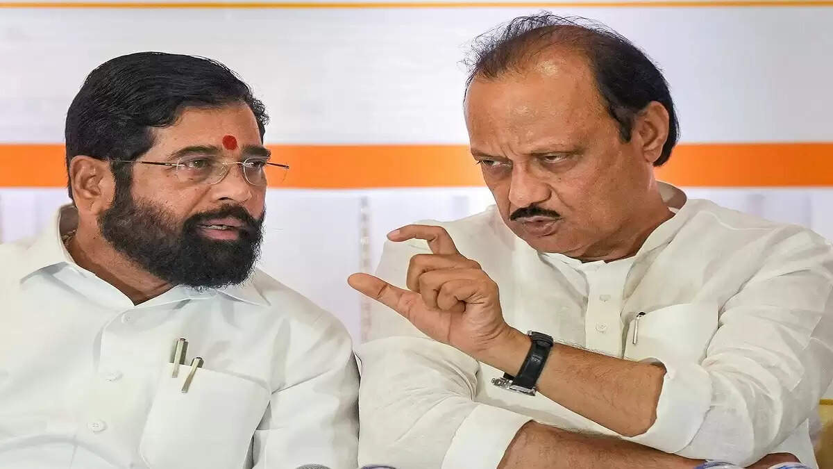 महाराष्ट्र में सियासी हलचल: शिंदे मंत्रियों ने अजित पवार पर उठाए सवाल