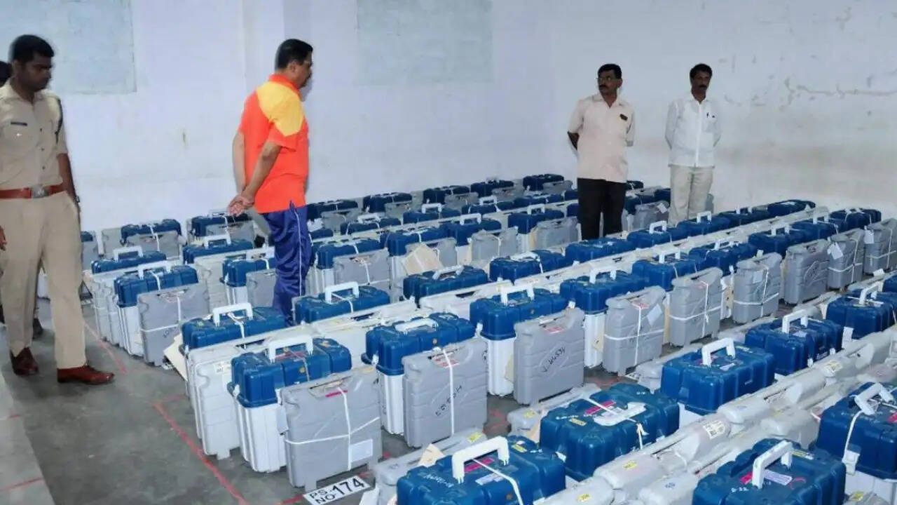 बंगाल चुनाव में EVM सुरक्षा पर उठे सवाल: ममता बनर्जी ने दी चेतावनी