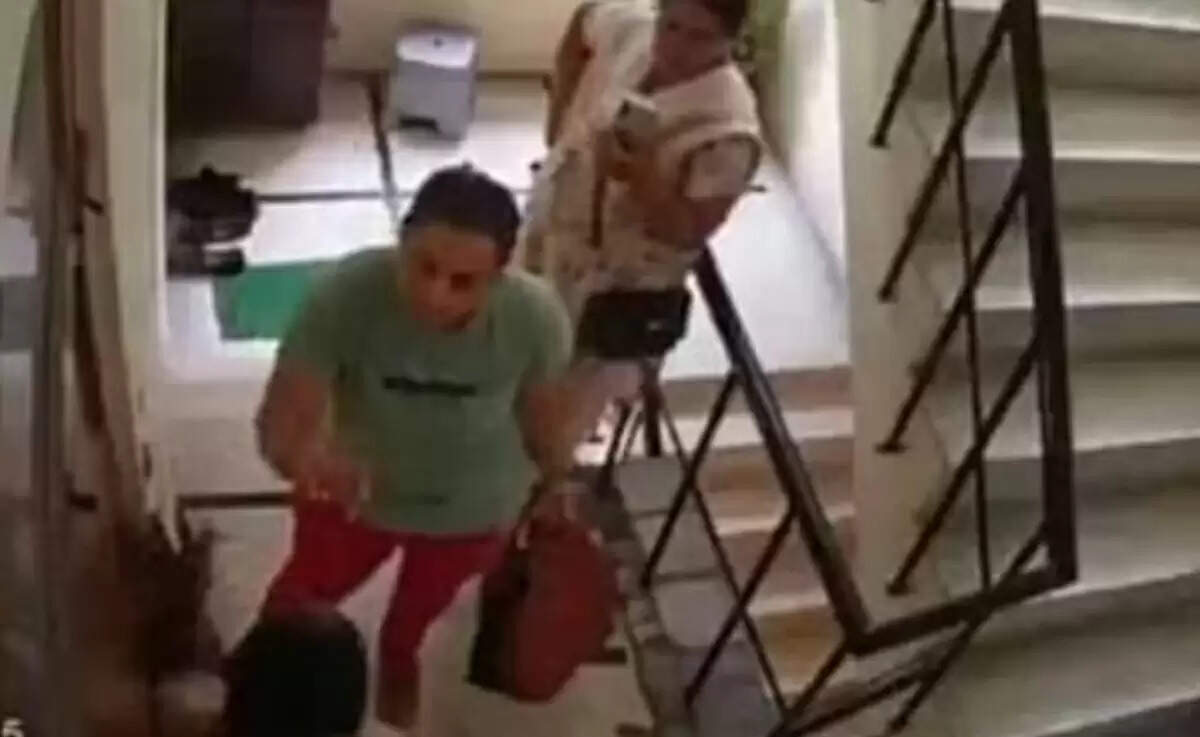 गाजियाबाद में बहू द्वारा सास के साथ मारपीट का मामला, CCTV फुटेज हुआ वायरल