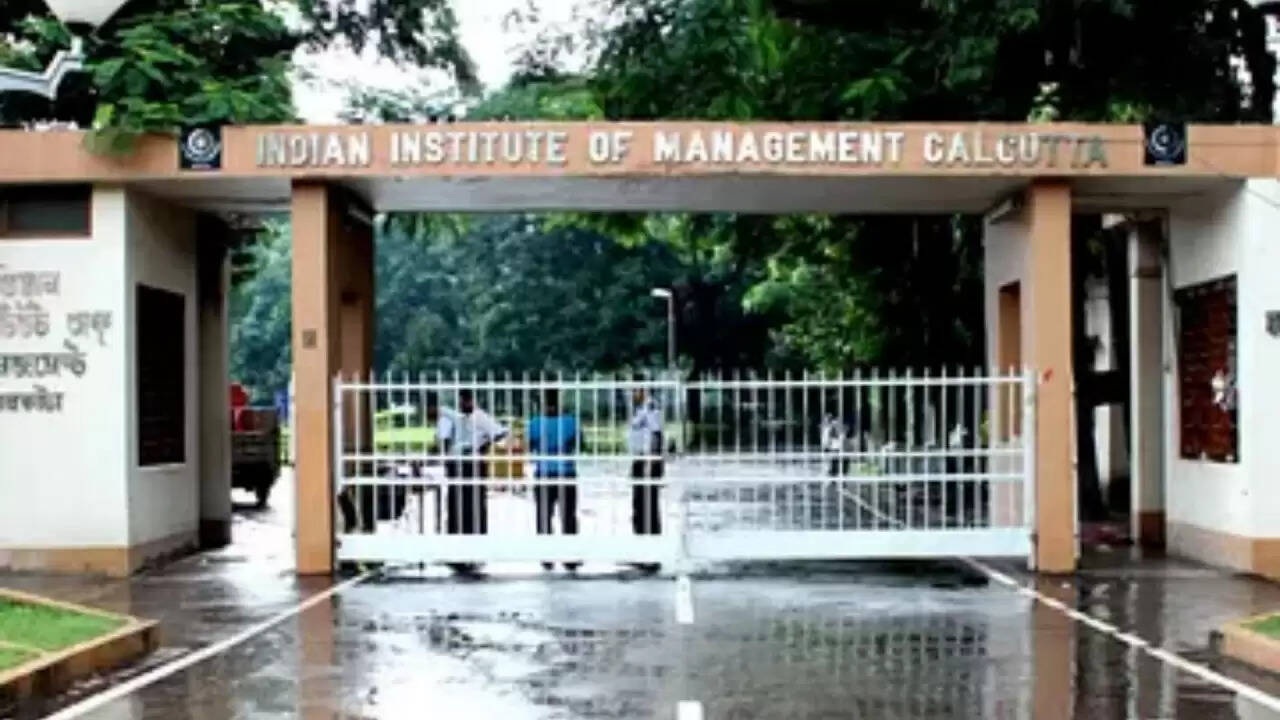 कोलकाता के IIM-C में छात्र पर रेप का आरोप: क्या है सच?