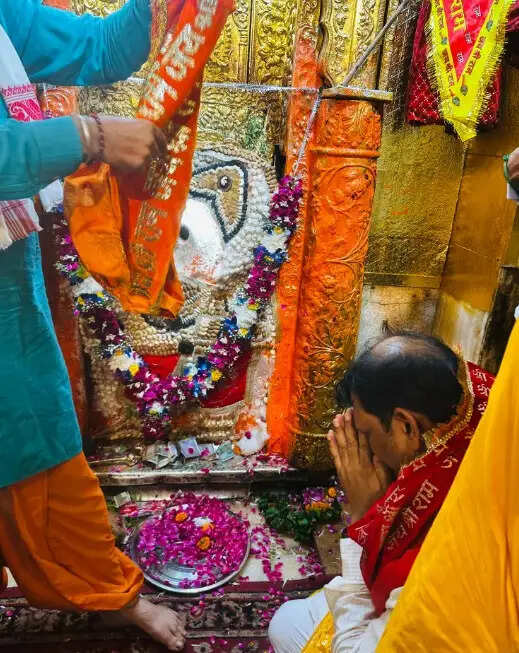 भाजपा ओबीसी मोर्चा के नए अध्यक्ष बने अमरपाल मौर्य, हनुमान मंदिर में की पूजा