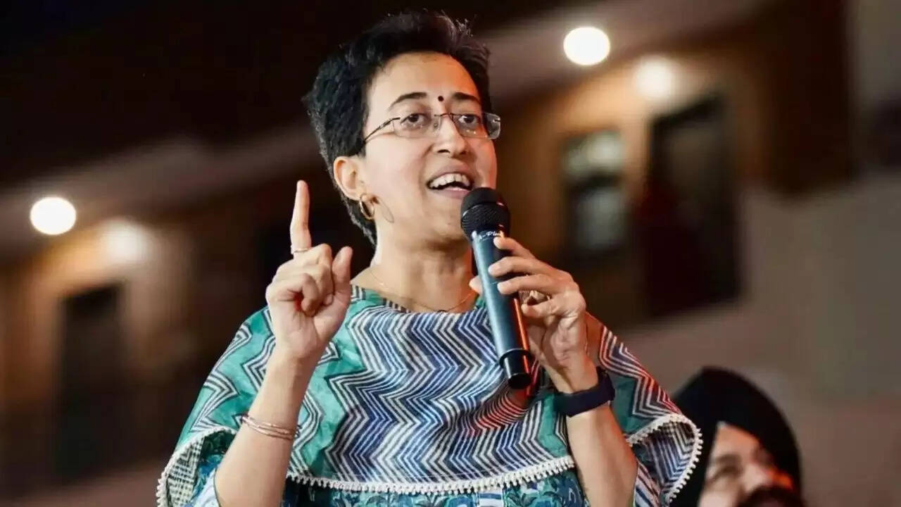 दिल्ली विधानसभा में विपक्ष की आवाज दबाने पर आम आदमी पार्टी की कड़ी प्रतिक्रिया