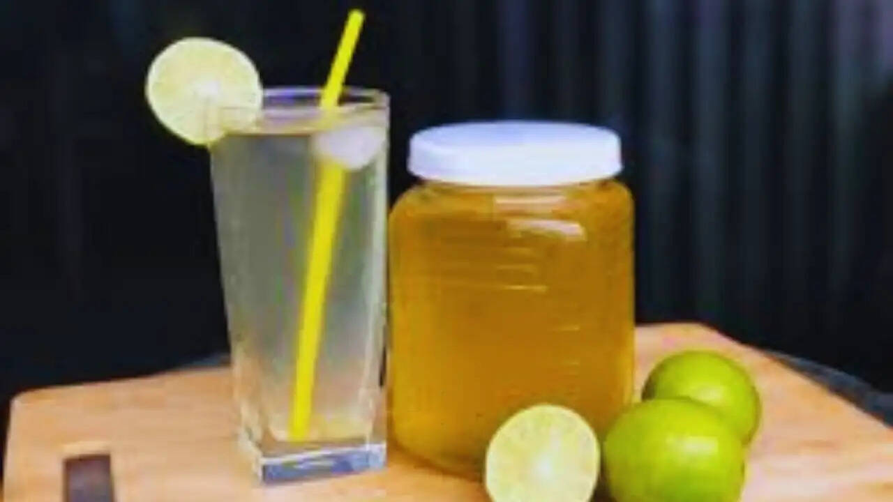 गर्मी में ताजगी लाने वाला धनिया नींबू शरबत: जानें बनाने की विधि