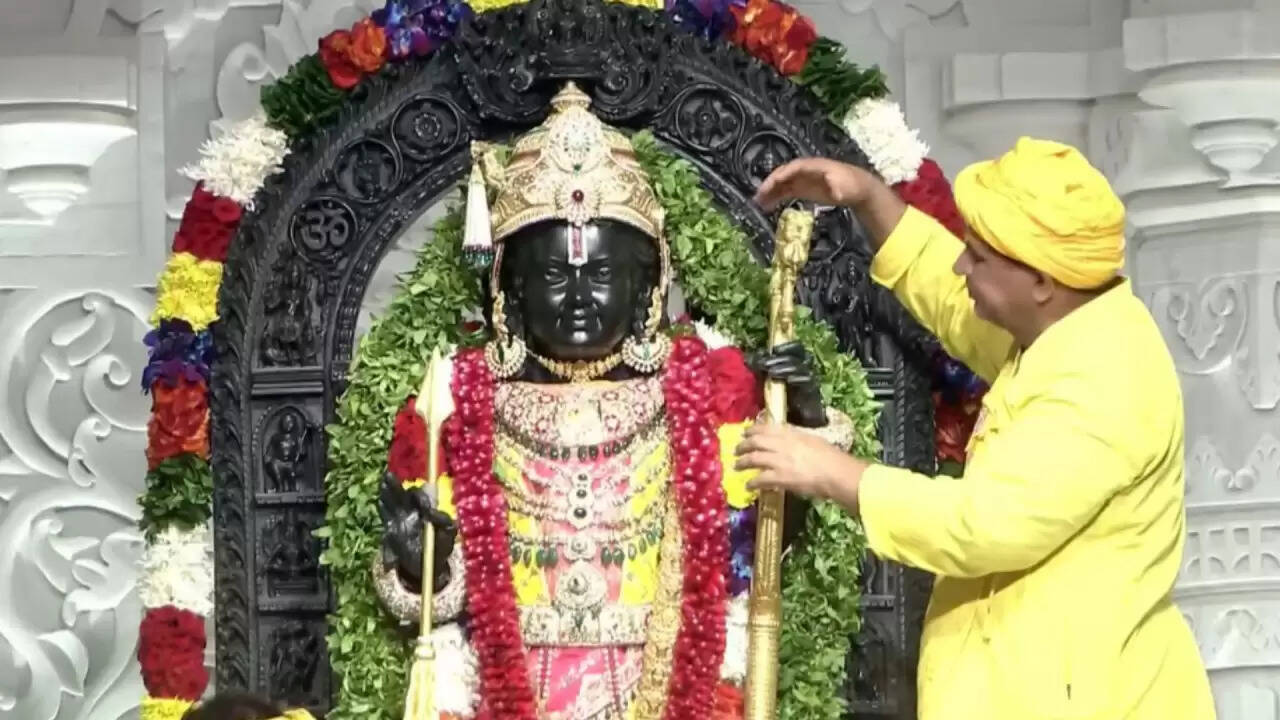 राम मंदिर की प्राण-प्रतिष्ठा की दूसरी वर्षगांठ: अयोध्या में धूमधाम से मनाया जा रहा उत्सव