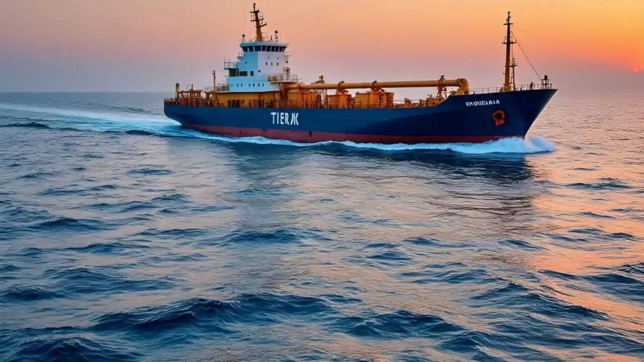 ईरान ने फारस की खाड़ी में दो विदेशी टैंकरों को किया जब्त, 15 क्रू मेंबर्स हिरासत में