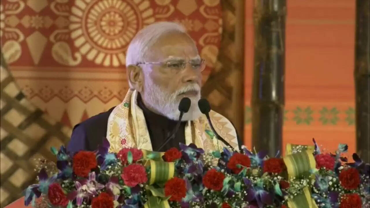 पीएम मोदी का असम दौरा: कांग्रेस पर तीखे हमले और असम की प्रगति का जिक्र