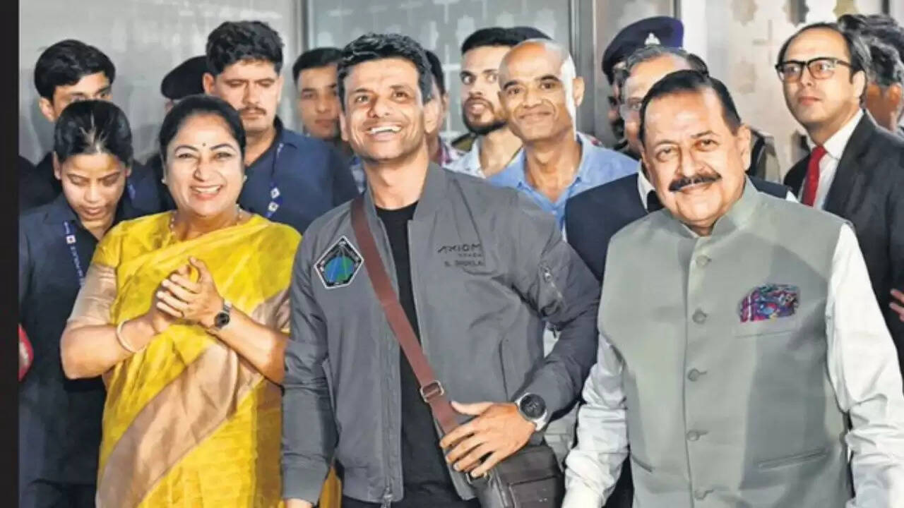भारत लौटे अंतरिक्ष यात्री शुभांशु शुक्ला, संसद में होगी विशेष चर्चा