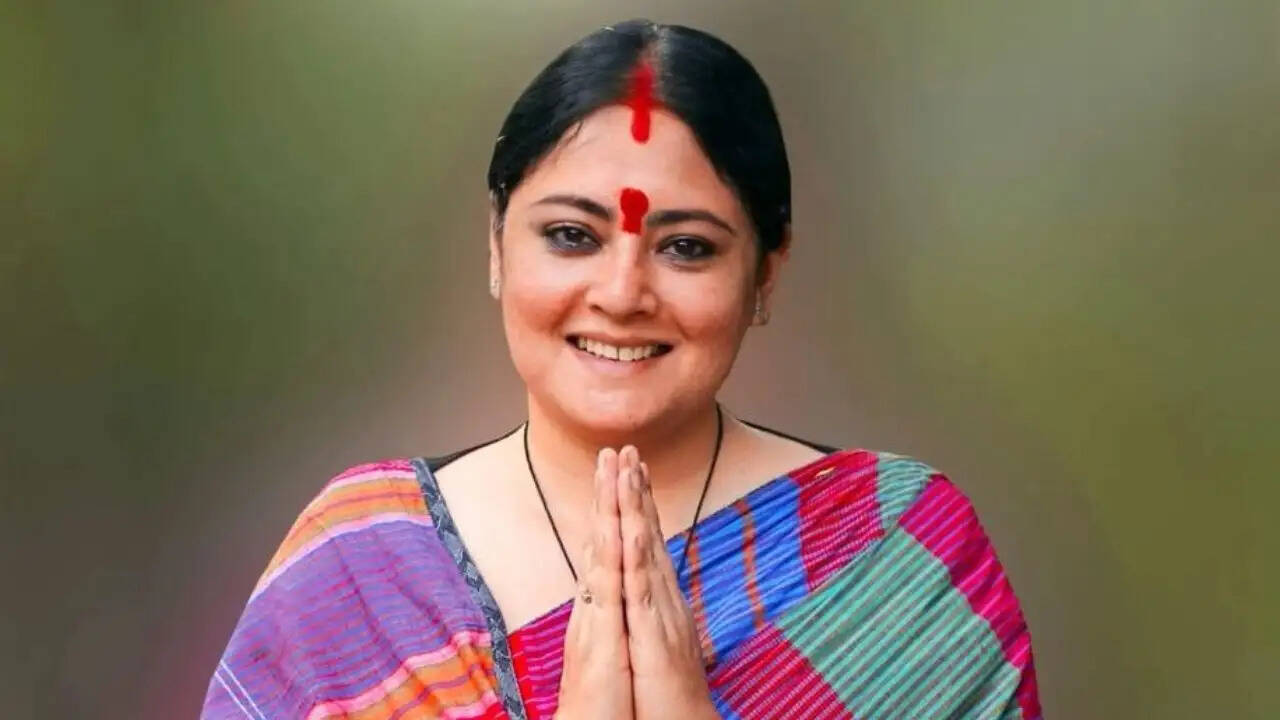 पश्चिम बंगाल में बीजेपी नेता अग्निमित्रा पॉल पर हमला, कार को नुकसान