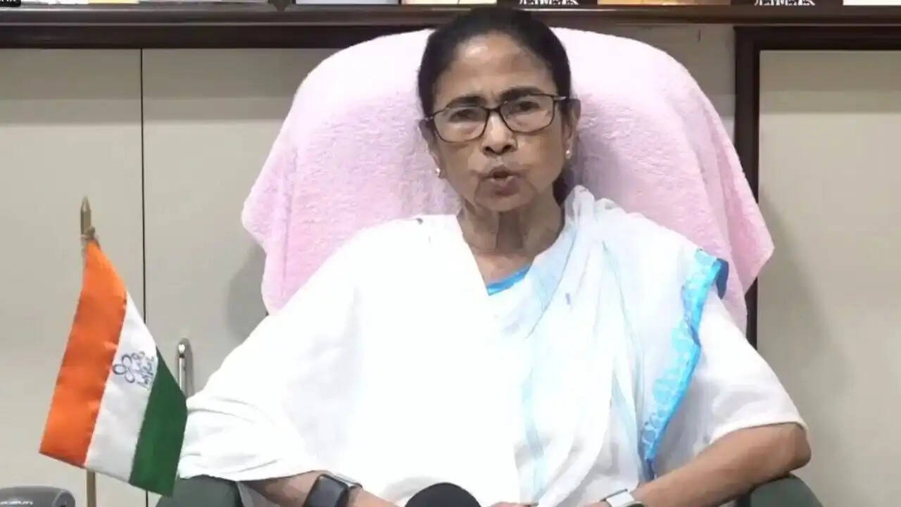 पश्चिम बंगाल में टीएमसी के भीतर विद्रोह की लहर, ममता बनर्जी की बैठक हुई असफल