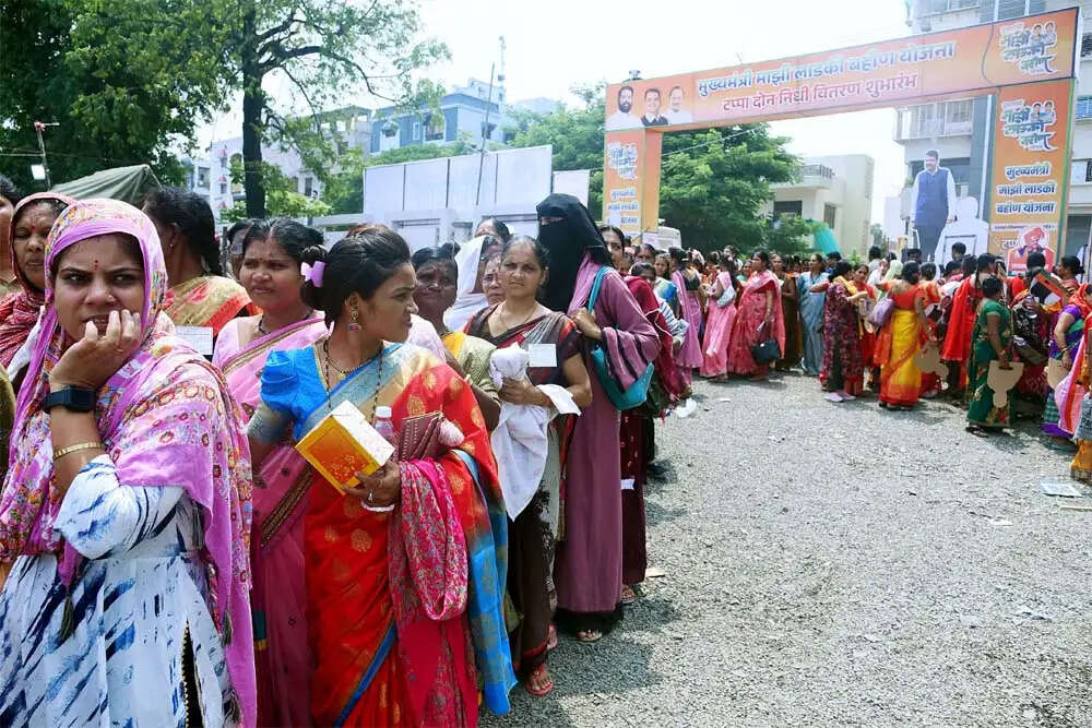 महिलाओं को वित्तीय सहायता का वादा, लेकिन वेतन और पेंशन की कमी पर हाई कोर्ट की सख्त टिप्पणी
