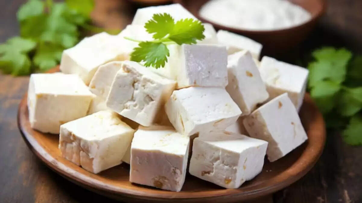 कैसे पहचानें असली और नकली पनीर: जानें नुकसान और परीक्षण विधियाँ