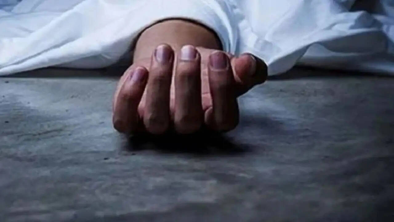 तेलंगाना में शव ले जाने के लिए परिवार को उठाना पड़ा कंधों पर