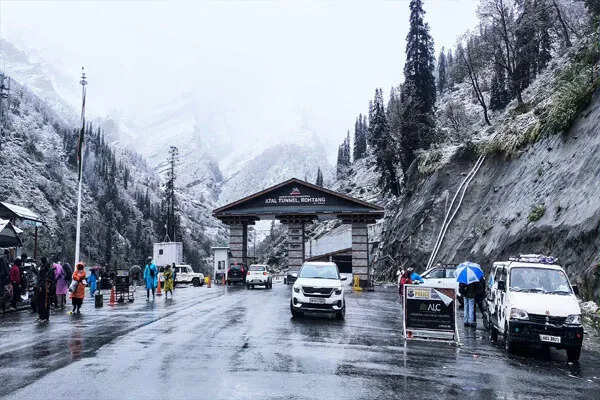 हिमाचल प्रदेश में बर्फबारी: मानसून के बाद पहली सफेद चादर