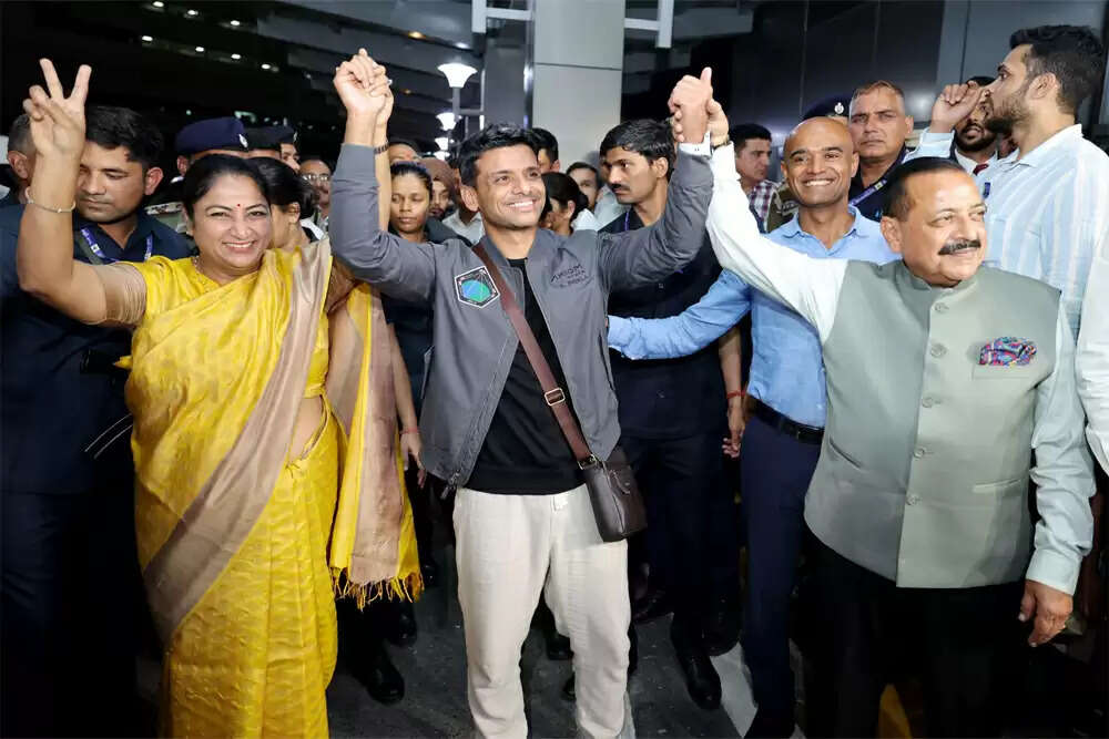 संसद में हंगामे के बीच भारतीय वायु सेना के मिशन पर चर्चा