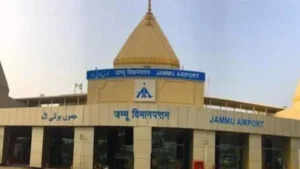 जम्मू एयरपोर्ट पर बम की धमकी से मची अफरा-तफरी, सुरक्षा बलों ने किया तलाशी अभियान
