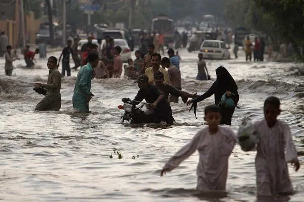 पाकिस्तान में मानसून की बारिश से भारी तबाही, 299 लोगों की मौत