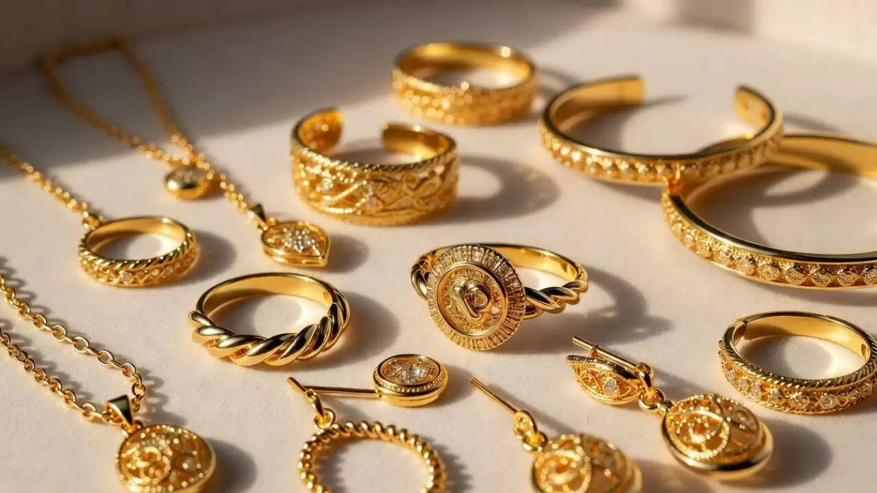 सोने और चांदी की कीमतों में गिरावट, जानें आपके शहर में रेट