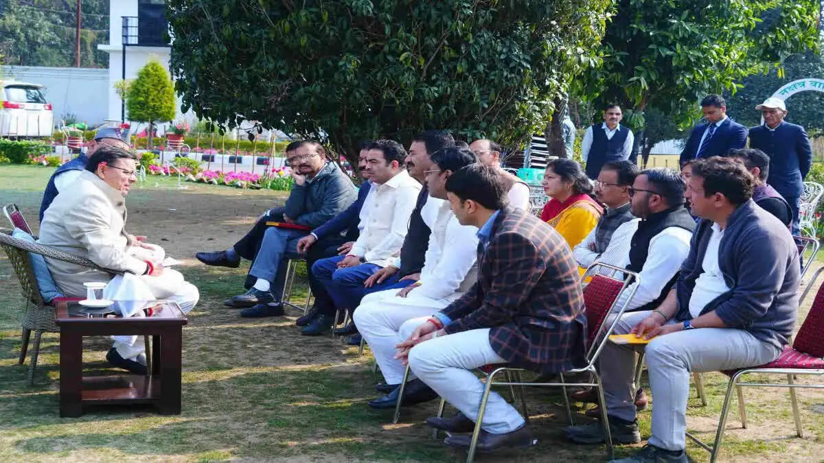 उत्तराखंड में शिक्षा निदेशक पर हमले के बाद सुरक्षा को लेकर उठी आवाज़ें