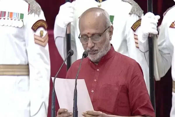 सीपी राधाकृष्णन ने उपराष्ट्रपति पद की शपथ ली, जगदीप धनखड़ की पहली सार्वजनिक उपस्थिति