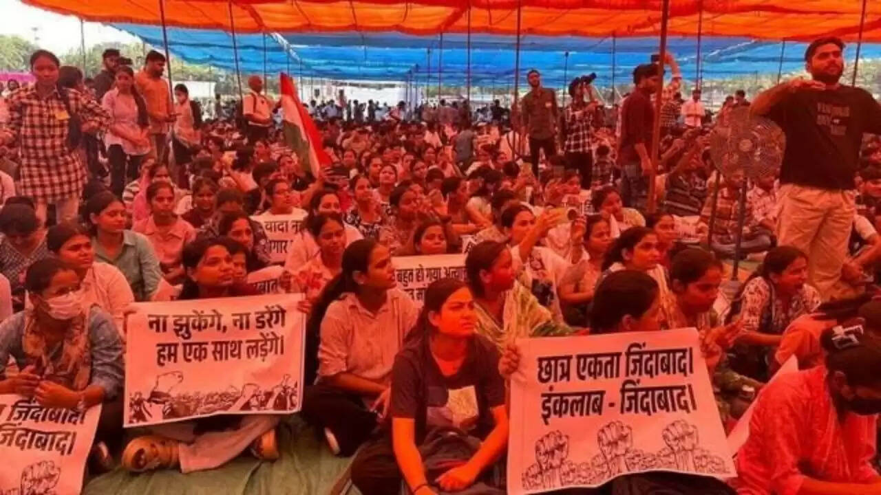 दिल्ली में SSC परीक्षाओं के खिलाफ अभ्यर्थियों का प्रदर्शन