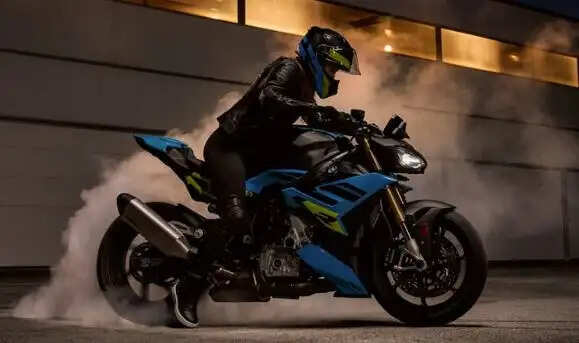2026 BMW M 1000 R का टीजर जारी, भारत में लॉन्चिंग 16 मार्च को