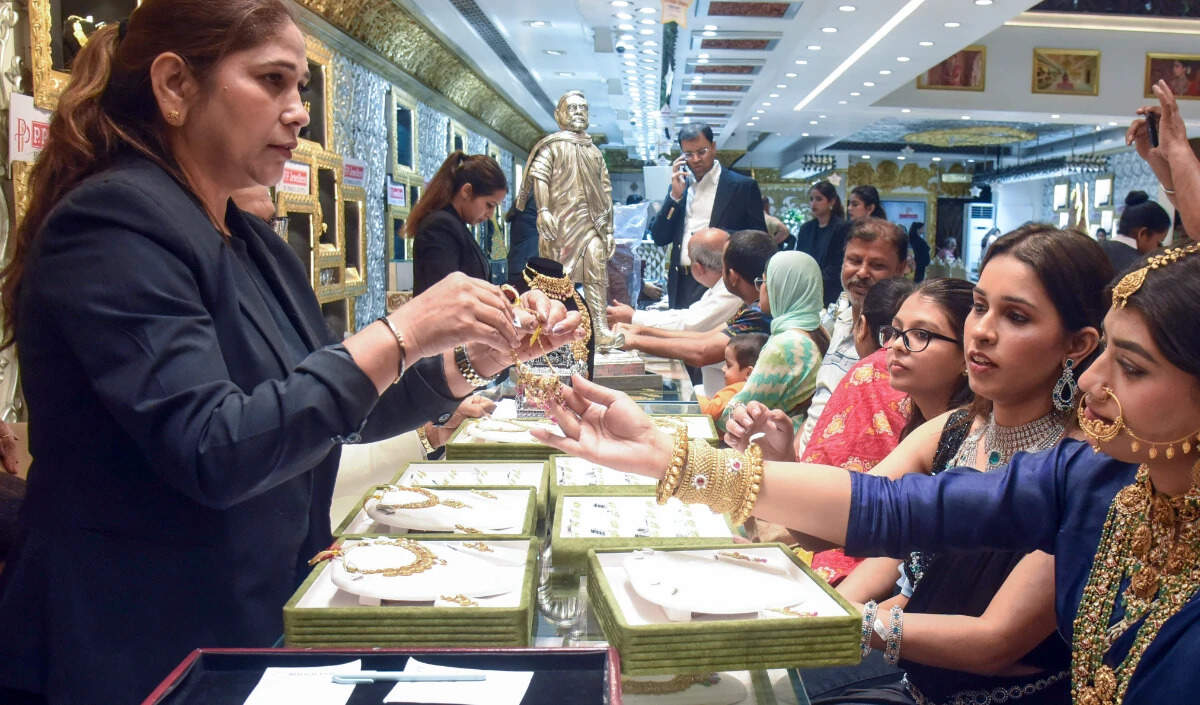 राष्ट्रीय राजधानी में बहुमूल्य धातुओं की कीमतों में तेजी