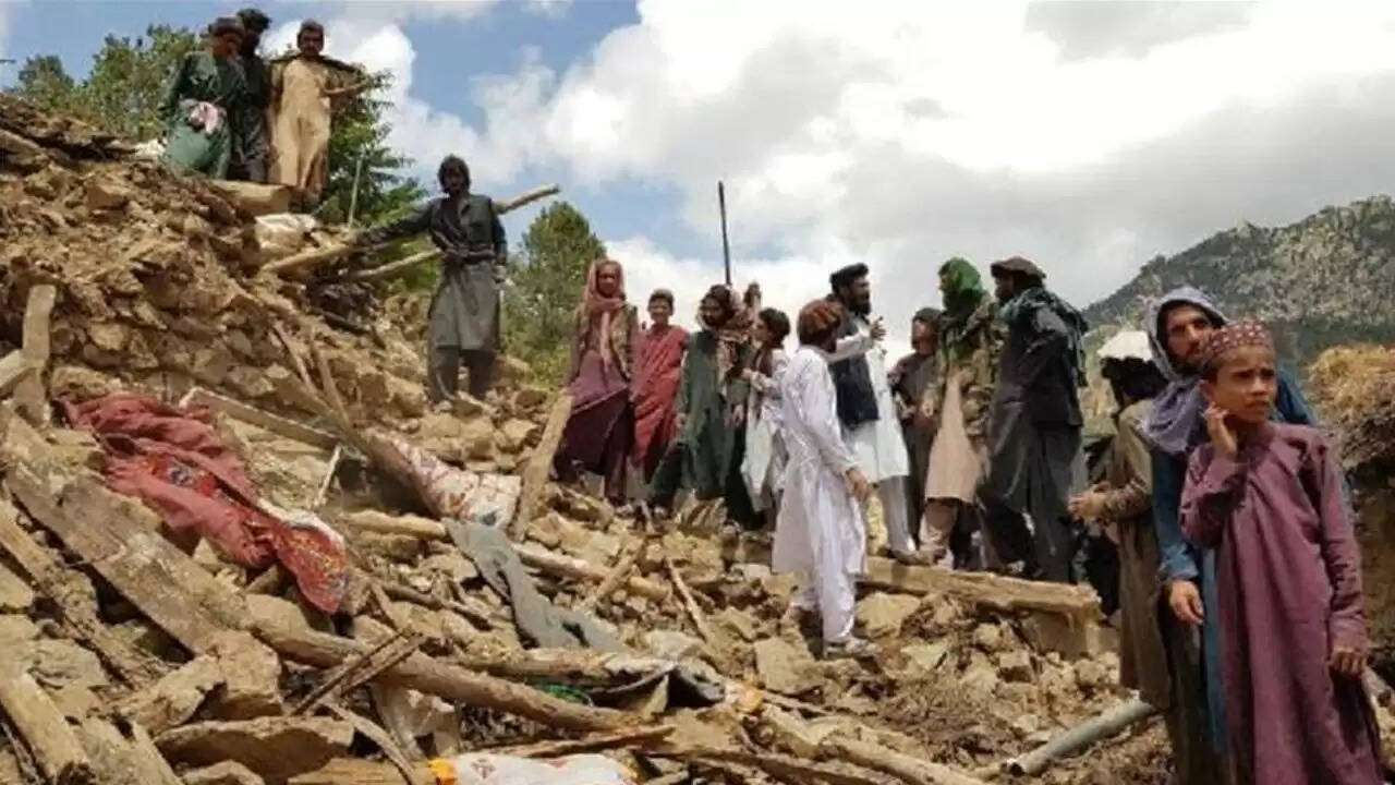 पाकिस्तान द्वारा अफगानिस्तान पर हमले से शांति वार्ता पर खतरा