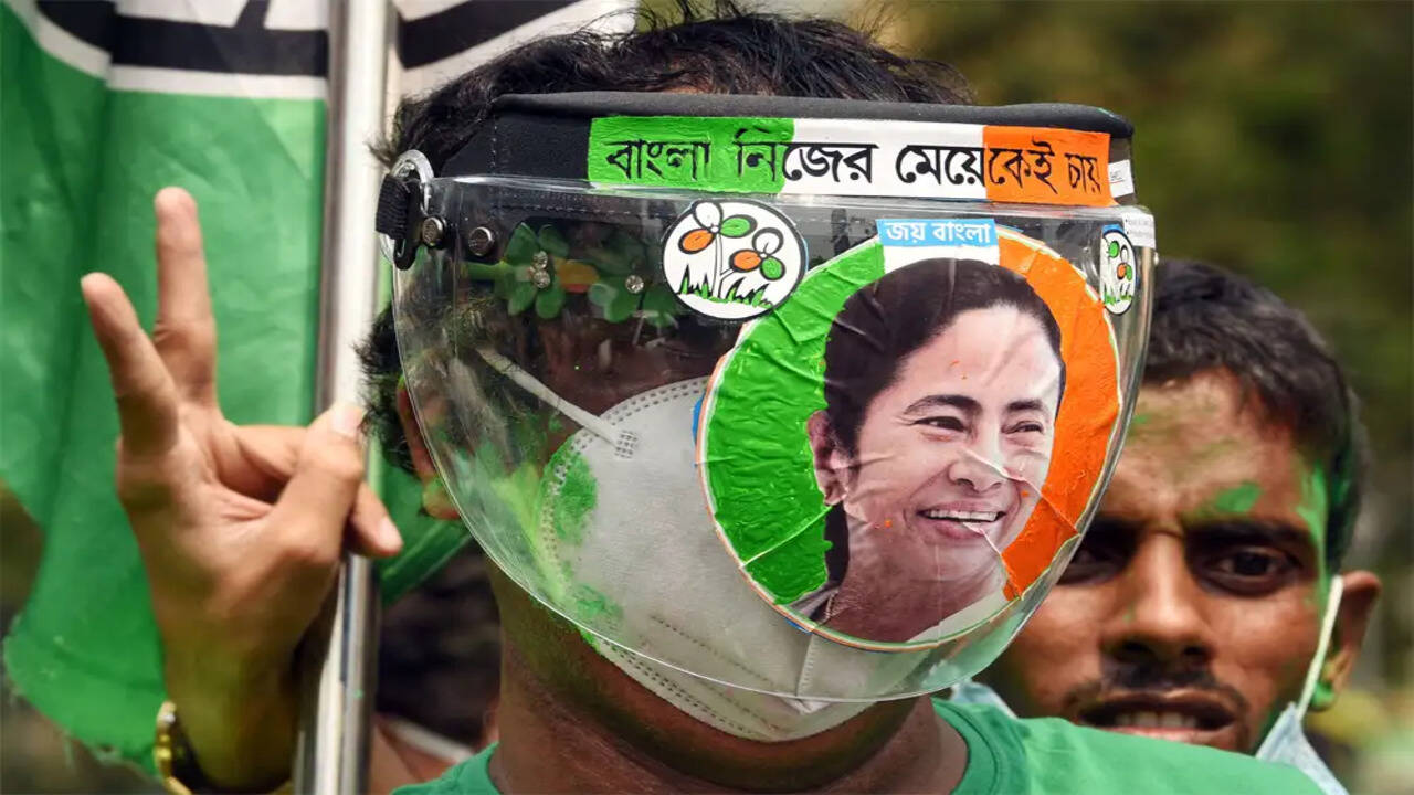 तृणमूल कांग्रेस में उठे विवाद के बीच ऋतब्रत बनर्जी ने मुख्यालय पर किया कब्जा
