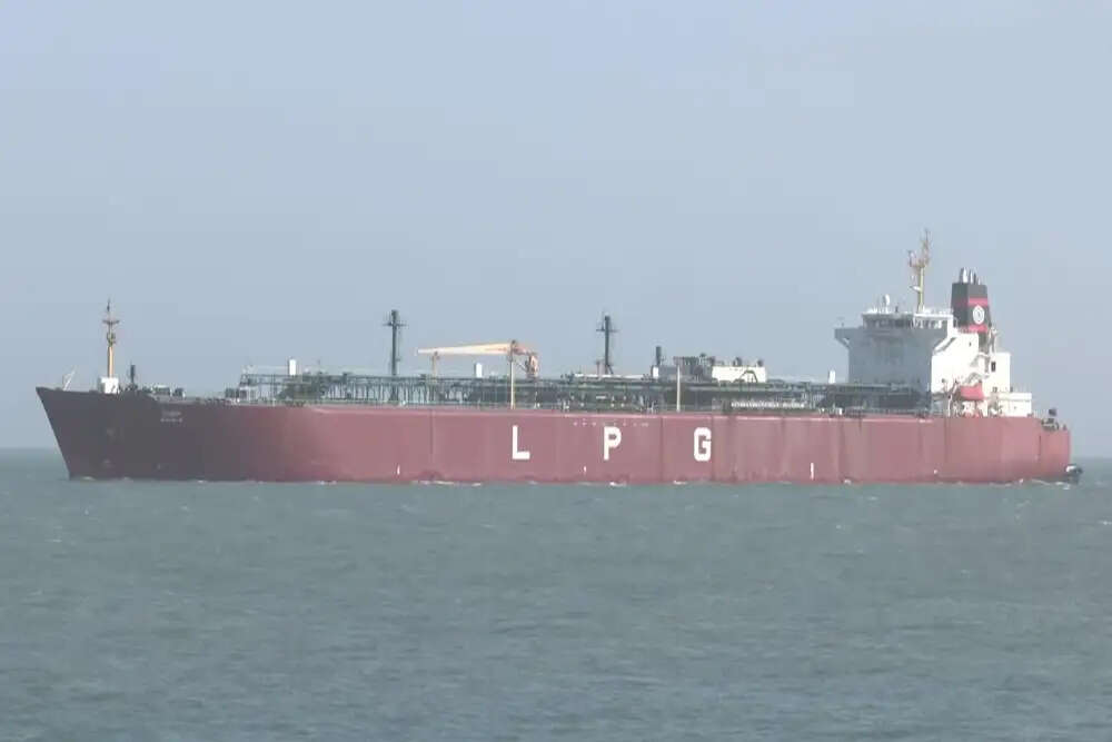 भारत में एलपीजी की नई खेप, होरमुज से आया शिवालिक जहाज