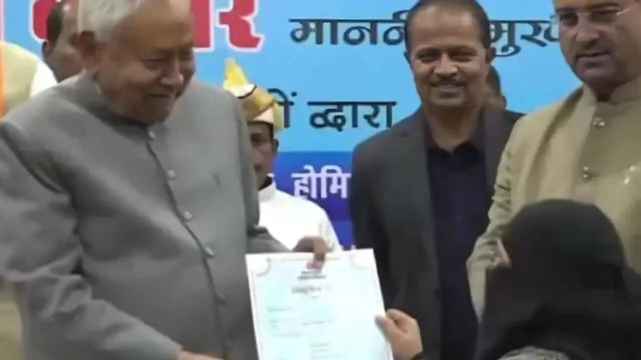 बिहार की डॉक्टर नुसरत परवीन ने 23 दिन बाद जॉइन की नौकरी