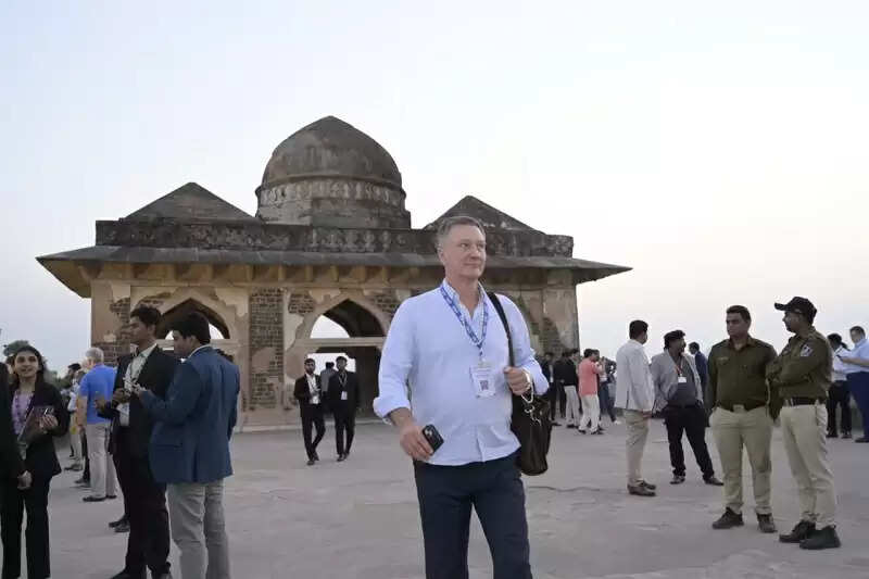 यूरेशियन समूह के प्रतिनिधि माण्डू पहुंचे, जहाज़ महल देख अभिभूत हुए विदेशी मेहमान