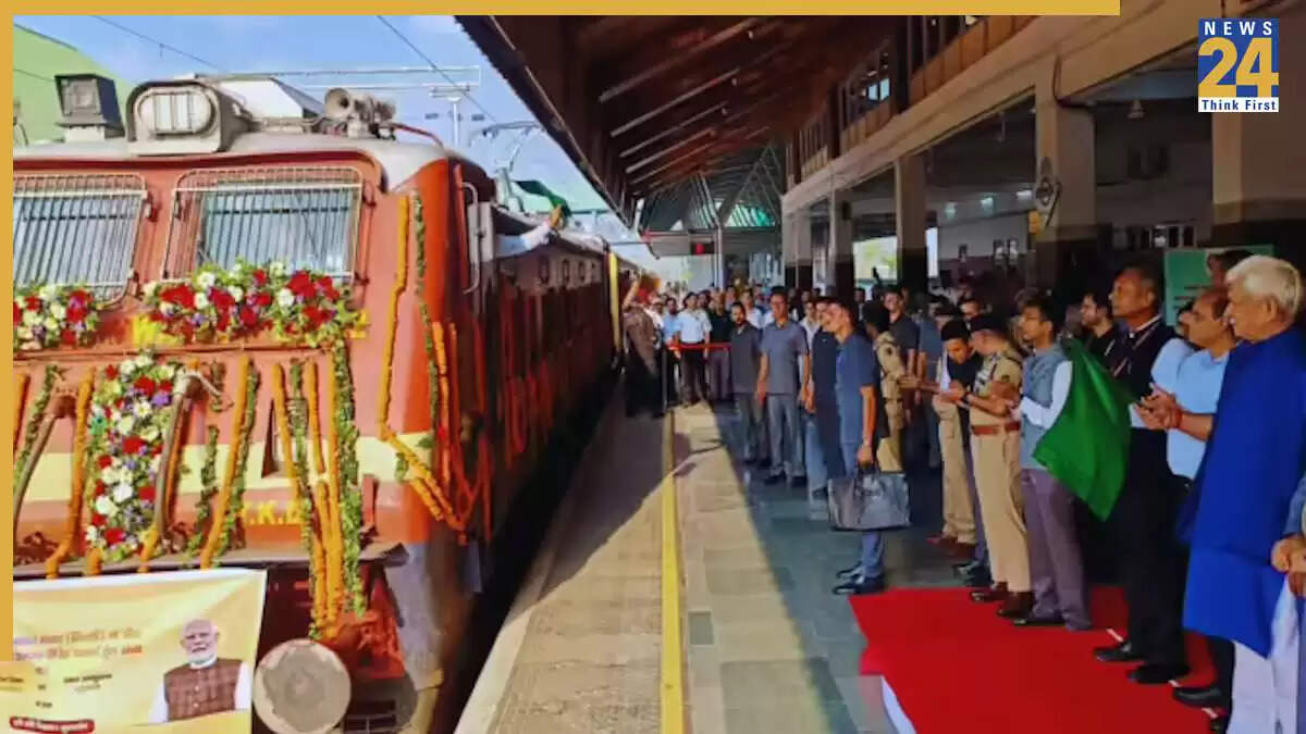 नई पार्सल ट्रेन सेवा: श्रीनगर से दिल्ली तक फलों का सुरक्षित परिवहन