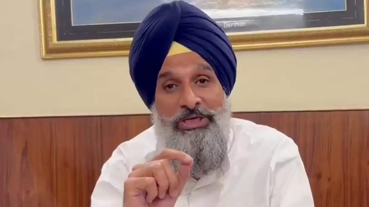 पंजाब के पूर्व मंत्री बिक्रम मजीठिया पर विजिलेंस का बड़ा एक्शन
