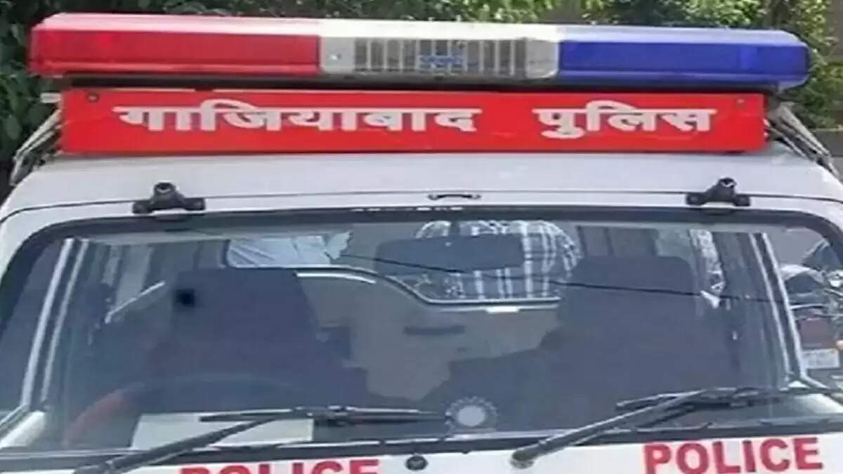गाजियाबाद पुलिस ने तीन मिनट में युवक की जान बचाई