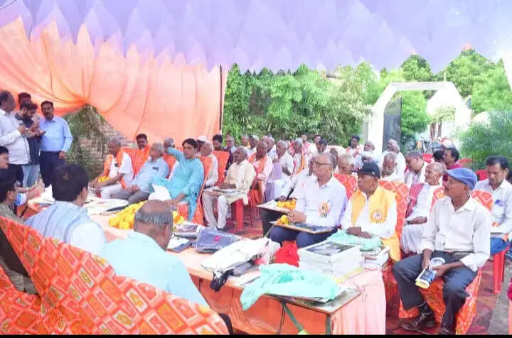 सावित्री बाई फुले ग्रामीण शिक्षक सम्मान समारोह में 34 शिक्षकों को मिला सम्मान