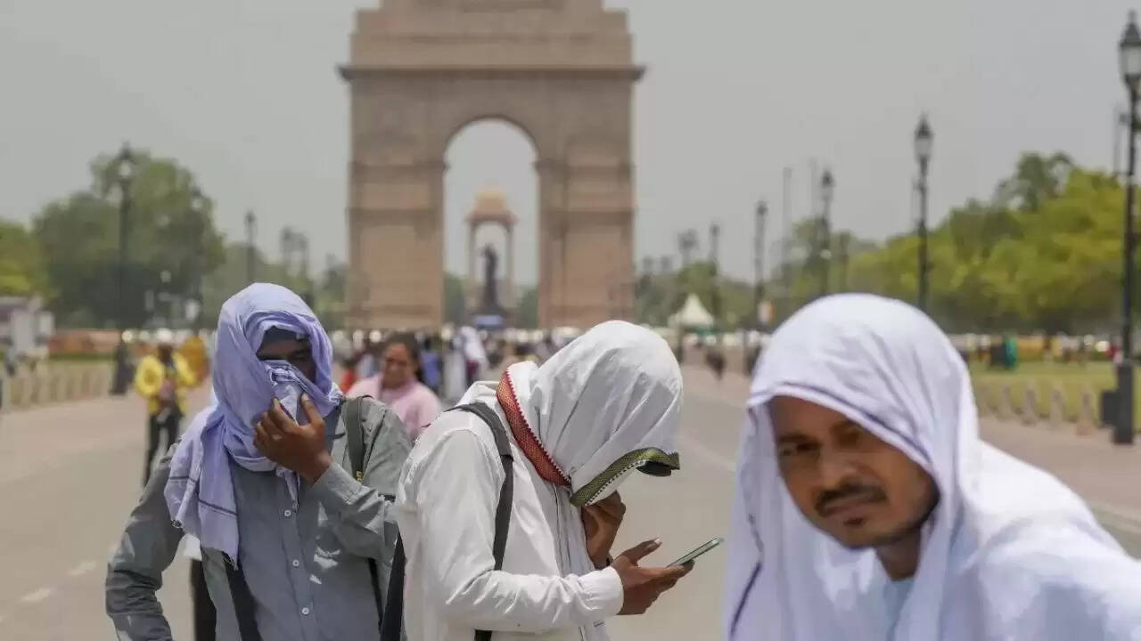 दिल्ली में गर्मी का कहर: IMD ने जारी किया येलो अलर्ट